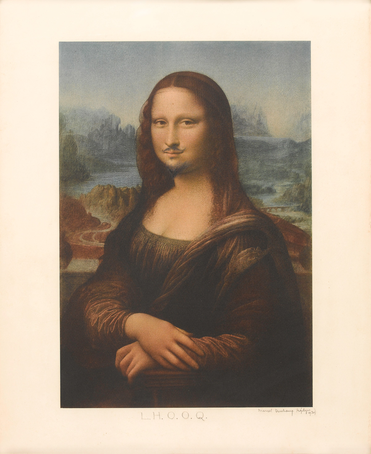Marcel Duchamp, L.H.O.O.Q. (1930; grafite su supporto fotografico, 61,5 x 49,5 cm; immagine 48 x 33 cm; Parigi, Centre Pompidou, Musée National d'art moderne)
