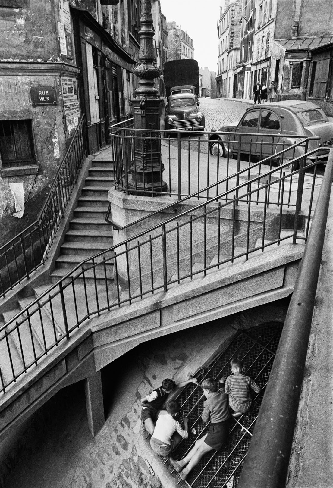 Willy Ronis, Bambini di Belleville, Parigi, 1959. Ministère de la Culture - Médiathèque de l’architecture et du patrimoine Dist RMN-GP © Donation Willy Ronis
