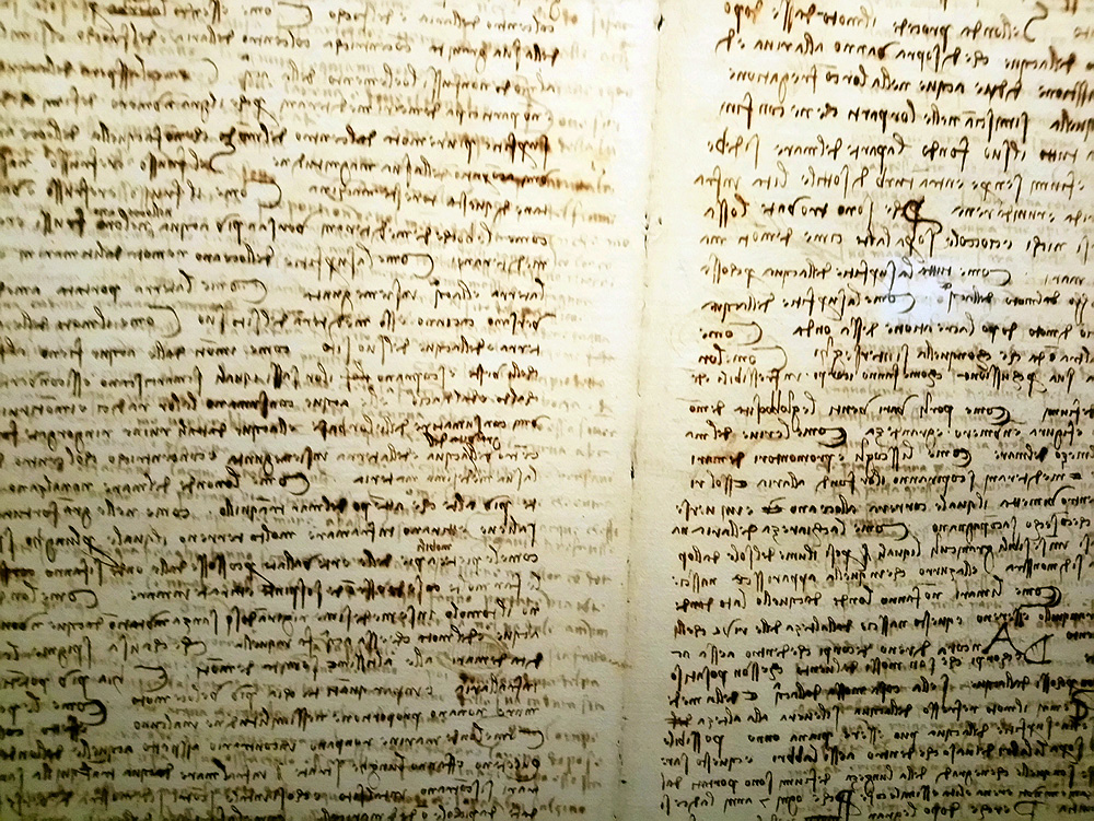 Leonardo da Vinci, Codice Leicester, fogli 17v-20r (1506-1510; manoscritto su carta; Collezione privata). Courtesy Bill Gates
