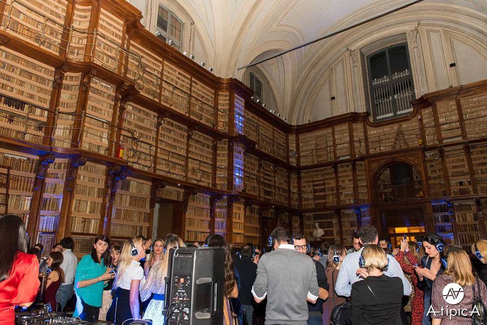 Il silent party della Biblioteca Angelica di Roma
