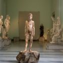 Il Museo Archeologico di Napoli ospita una singolare mostra personale di Aron Demetz