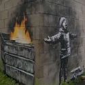 Una nuova opera di Banksy compare in Galles: un augurio di “buone feste” contro l'inquinamento