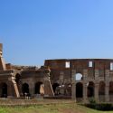 Roma, denunciato turista che cercava di rubare un frammento del Colosseo
