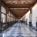 Uffizi, cede un rivestimento in travertino nei bagni, ferita una visitatrice