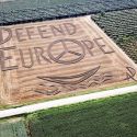 Verona, una grande opera su terreno agricolo per chiedere all'Europa decisioni efficaci sui migranti