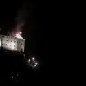 Piemonte, incendio alla Sacra di San Michele: fiamme sul tetto