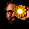 Olafur Eliasson stringe un accordo con IKEA per produrre piccoli ed economici oggetti a energia solare