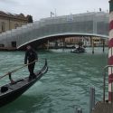 Termina il restauro del Ponte dell'Accademia di Venezia, ponteggi smontati in tempi record con operazione unica al mondo