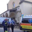 Camion abbatte porzione del porticato rinascimentale della pieve del Pontormo a Carmignano