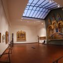 Uffizi, ancora riallestimenti: l'Adorazione di Gentile da Fabriano torna vicina a quella di Lorenzo Monaco