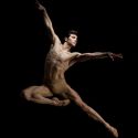 Roberto Bolle in un emozionante passo a due con un robot