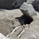 Pompei, trovato lo scheletro di un uomo claudicante: una scoperta straziante