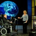 Il mondo piange Stephen Hawking, grande astrofisico e cosmologo