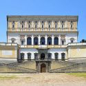 La prima raffigurazione di un mascheraio? Nella Villa Farnese a Caprarola