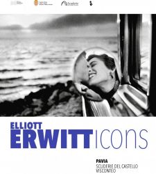 Elliott Erwitt compie 90 anni e Pavia dedica una mostra alle sue Icone
