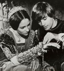 Romeo e Giulietta di Zeffirelli compie cinquant'anni: una mostra a Pienza celebra il film