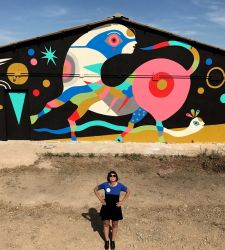 Die feminine Straßenkunst von Gio Pistone kommt nach Livorno