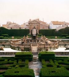 Giardini in dialogo con l'antico: Lawrence Beck in mostra al Palazzo Ducale di Sassuolo
