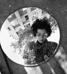 Vivian Maier come non si era mai vista. A Castelnuovo Magra le foto inedite in mostra