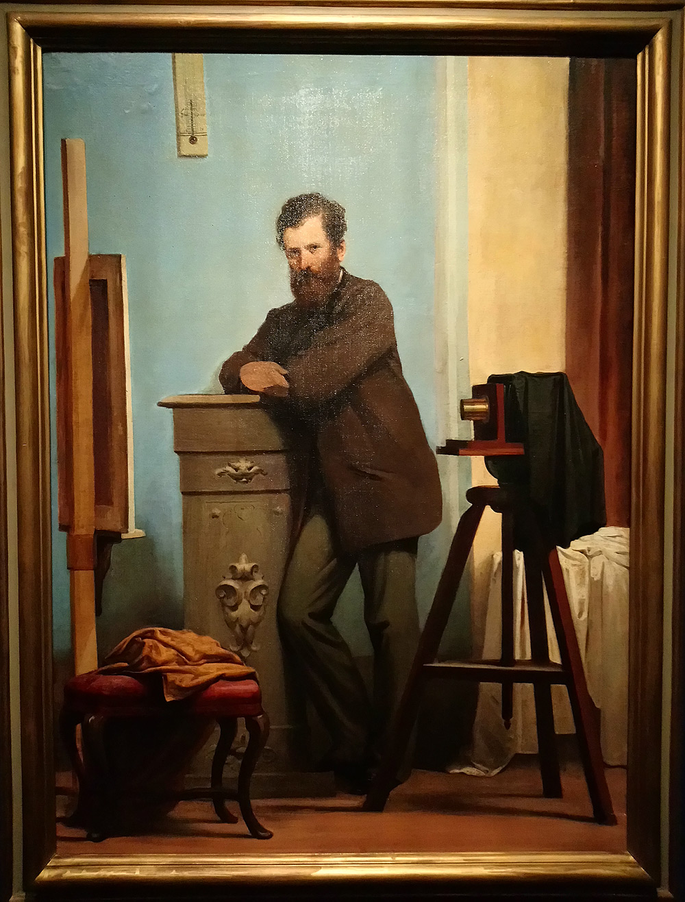Alessandro Guardassoni, Autoritratto con macchina fotografica (1855-1860; olio su tela, 125 x 92 x 7,5 cm; Bologna, Fondazione Gualandi a Favore dei Sordi)
