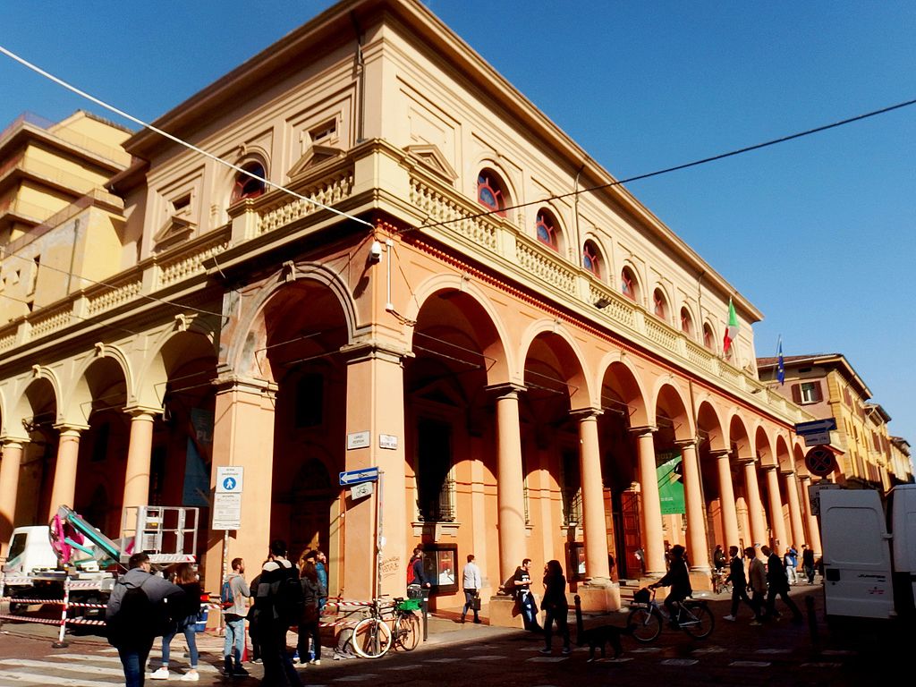 Il Teatro Comunale di Bologna, edificato sul luogo dove in antico sorgeva Palazzo Bentivoglio Il Teatro Comunale di Bologna, edificato sul luogo dove in antico sorgeva Palazzo Bentivoglio