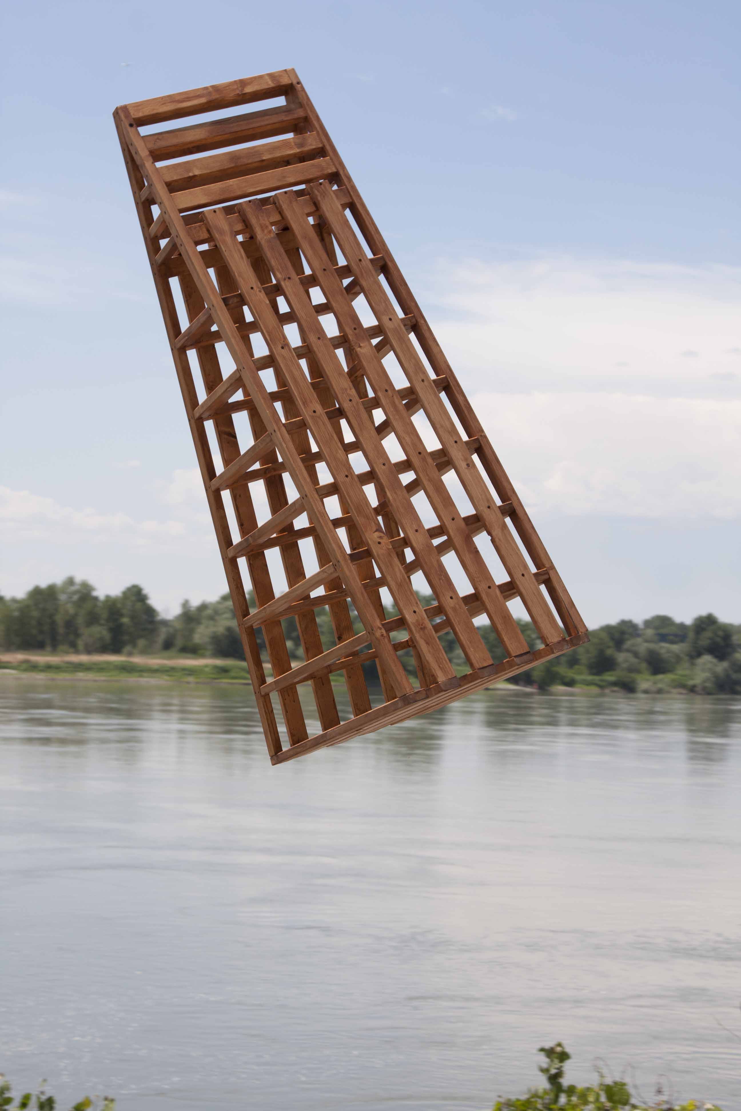 Riccardo Benassi, Autostrada Verticale, Studio per Scala, Scala 1:2 (2009; stampa laserprint Hp su carta fotografica Hp 180 gm matt, cornice in quercia, 50 x 70 cm). Courtesy l’artista e Collezione Marco Ghigi, Bologna
