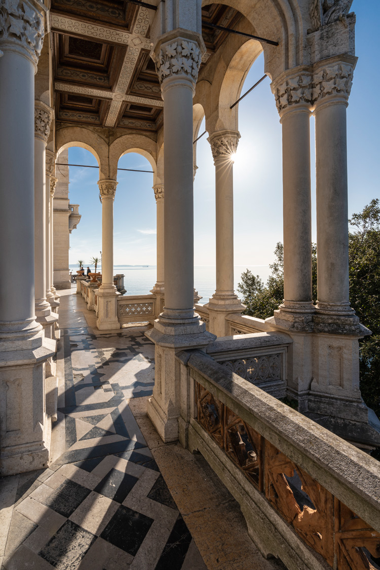 Il colonnato esterno. Ph. Credit Fabrice Gallina Â– archivio PromoTurismoFVG