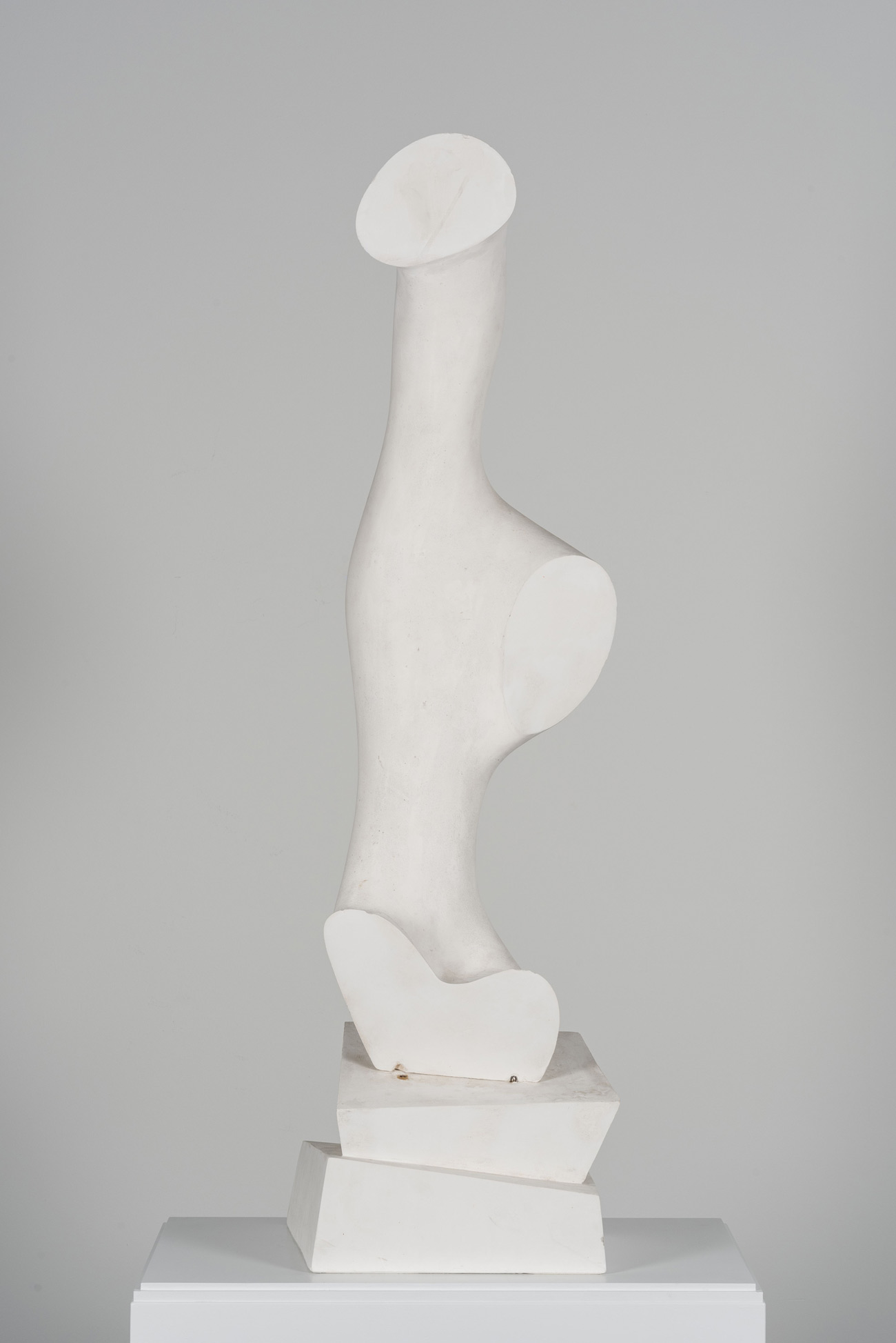 Hans Arp, Dafne (1955; gesso, 122,4 x 39 x 30 cm; Berlin/Rolandswerth, Stiftung Arp e.V.). © 2019 Artists Rights Society (ARS), New York/VG Bild-Kunst, Bonn / © Jean Arp, by SIAE 2019 
 Hans Arp, Dafne (1955; gesso, 122,4 x 39 x 30 cm; Berlin/Rolandswerth, Stiftung Arp e.V.). © 2019 Artists Rights Society (ARS), New York/VG Bild-Kunst, Bonn / © Jean Arp, by SIAE 2019