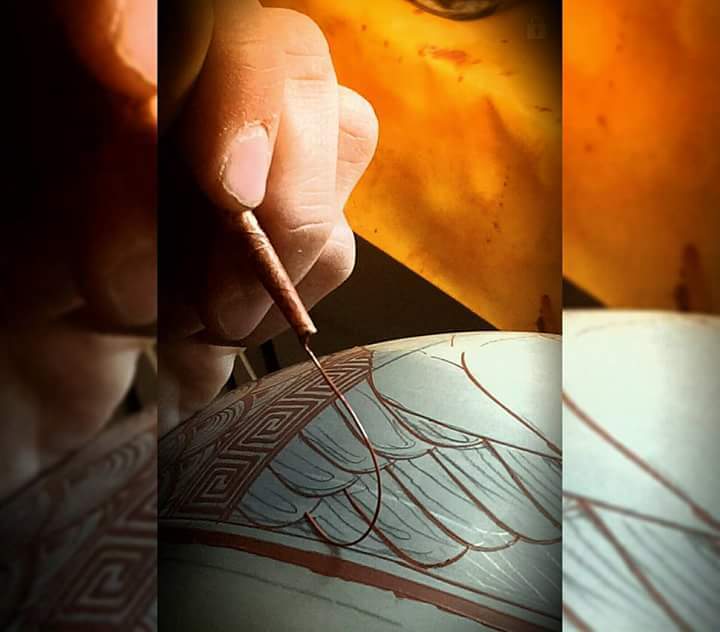 Roberto Paolini al lavoro sulle sue ceramiche
 