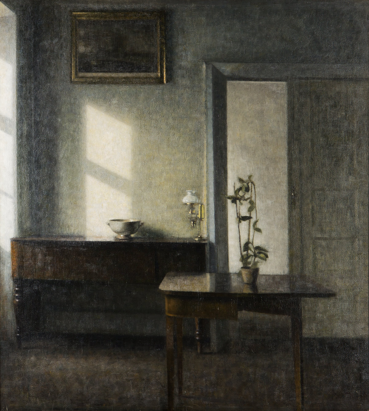 Vilhelm Hammershøi, Interno con vaso di fiori (1910-1911; olio su tela, 78,5 x 71 cm; Malmö, Malmö Konstmuseum)
