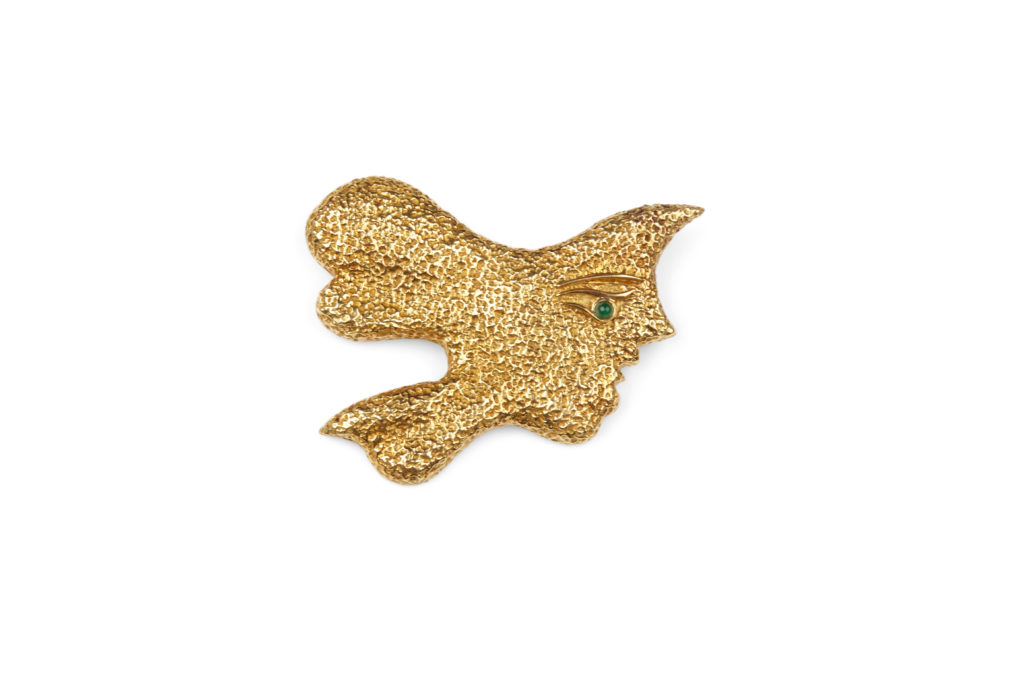 Georges Braque, Helena (1963; spilla, oro 18 carati, turchese, smalti, diamanti, 6,2 x 4,8 cm; Londra, Didier and Martine Haspeslagh, Didier Ltd)
