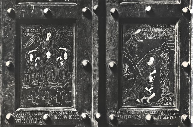 Ignoto artista bizantino, Porta bronzea del santuario di San Michele, dettaglio
