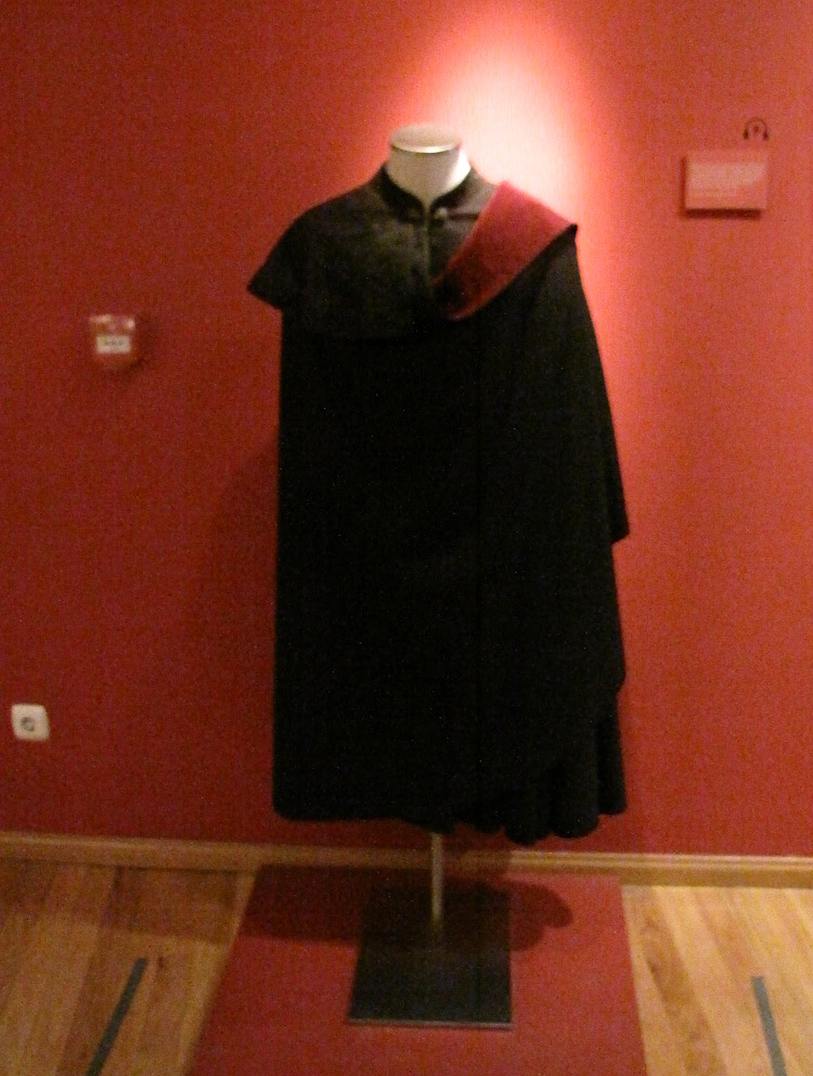Il mantello donato a Picasso dal torero Dominguín
