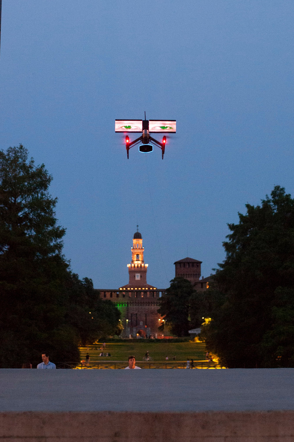 Un momento della performance Loro (Them)

