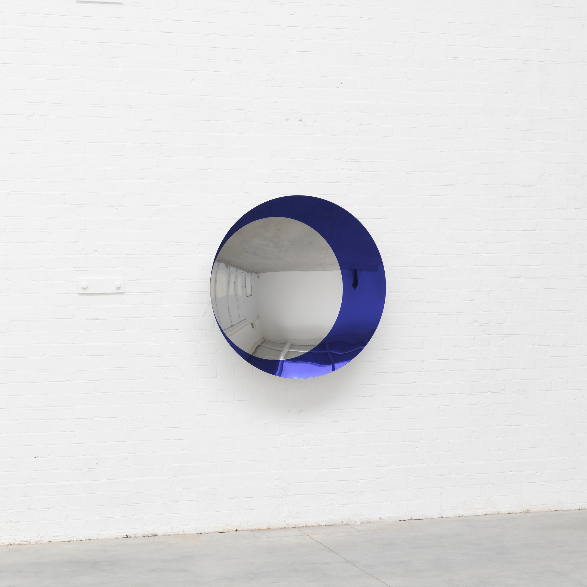 Anish Kapoor, Moon Mirror
 Anish Kapoor, Moon Mirror