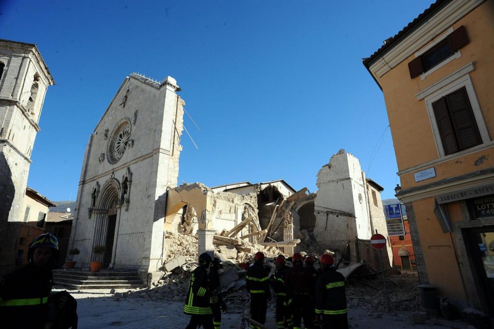 Danni alla basilica di San Benedetto a Norcia subito dopo il sisma del 2016
 Danni alla basilica di San Benedetto a Norcia subito dopo il sisma del 2016