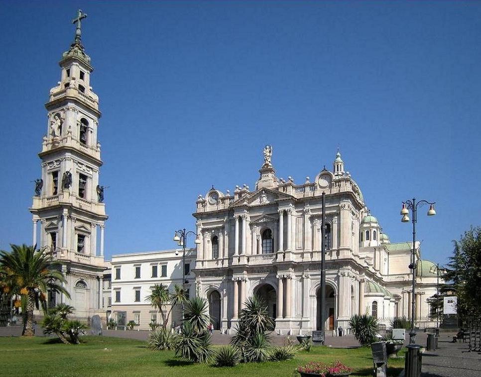 Il Santuario della Madonna del Rosario a Pompei
