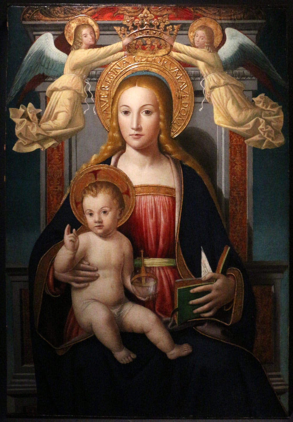 Ludovico Brea, Madonna con Bambino e angeli annuncianti (1520 circa; olio su tavola, 88 x 62 cm)
