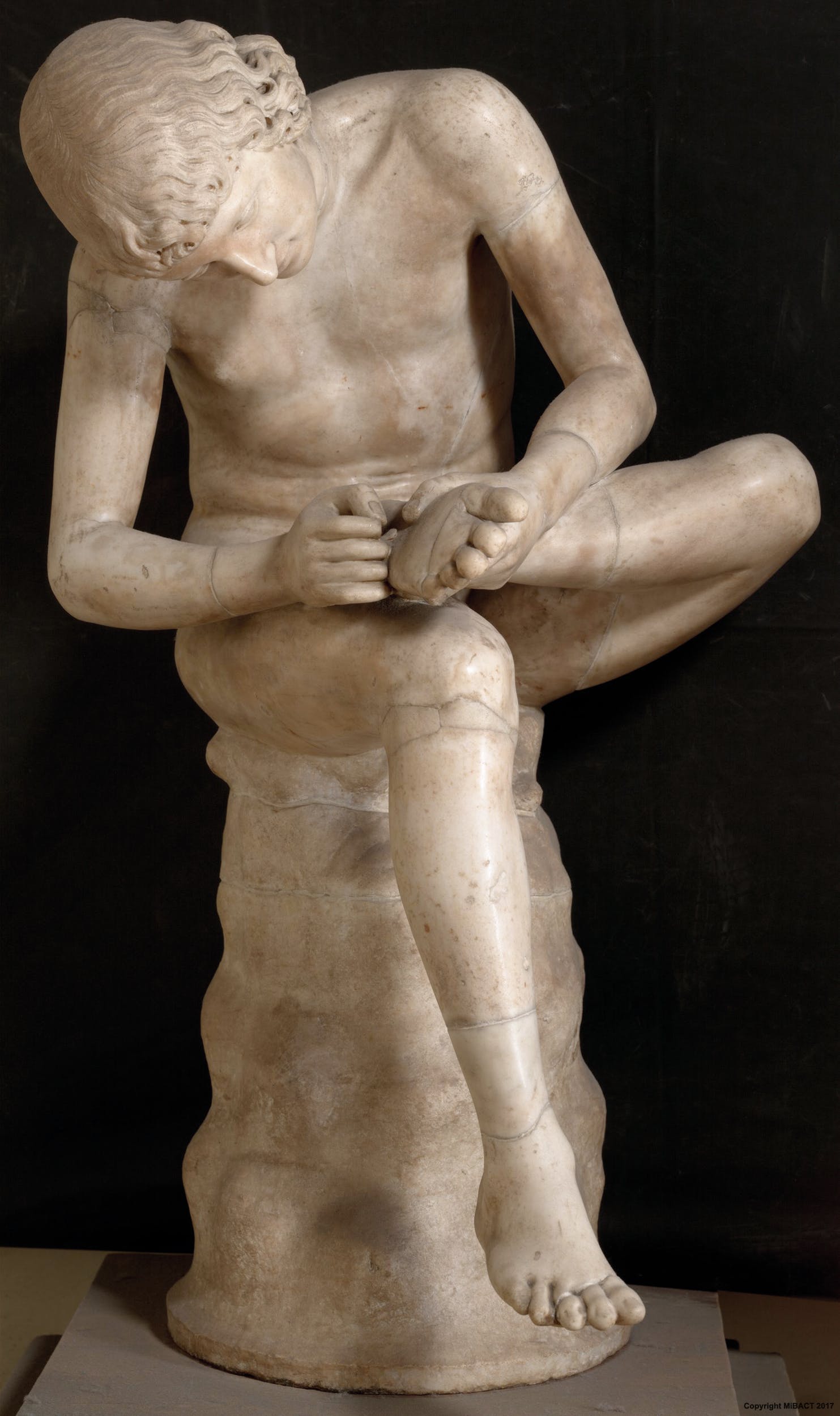 Arte romana, Spinario (prima età imperiale; marmo, altezza 84 cm; Firenze, Galleria degli Uffizi)
