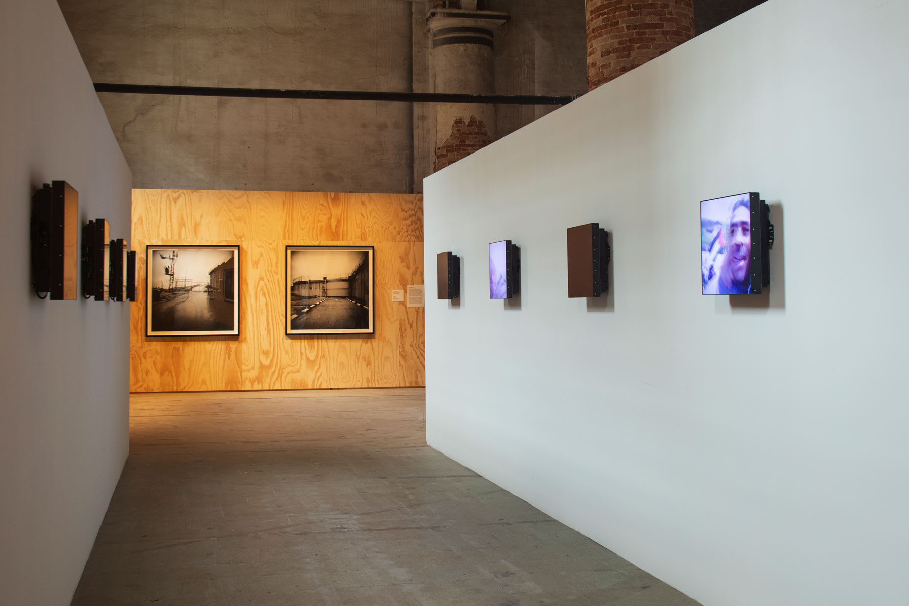 Lawrence Abu Hamdan, This whole time there were no land mines (2017; otto video in loop con sonoro). Ph. Credit Italo Rondinella
