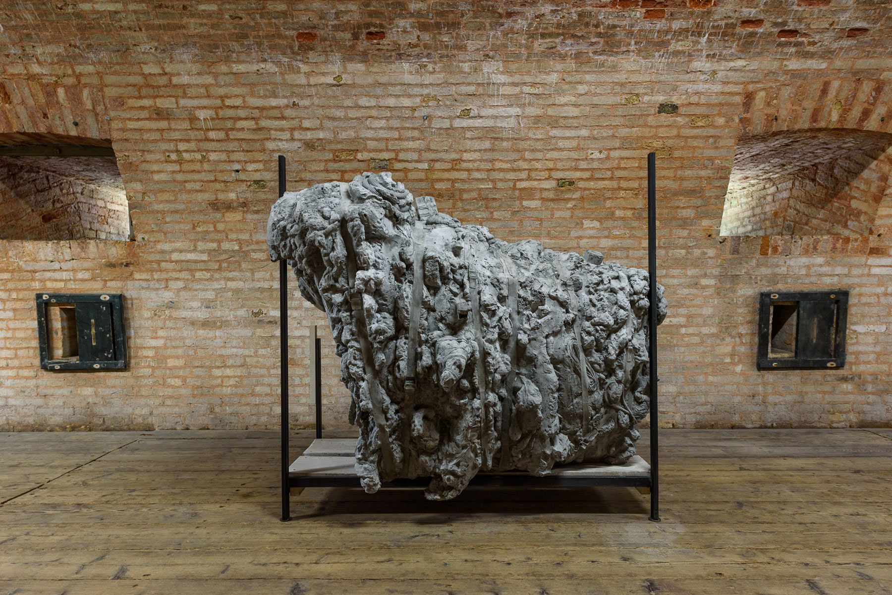 Ludovica Carbotta, Monowe (The powder room) (2019; tecnica mista). Ph. Credit Andrea Avezzù
