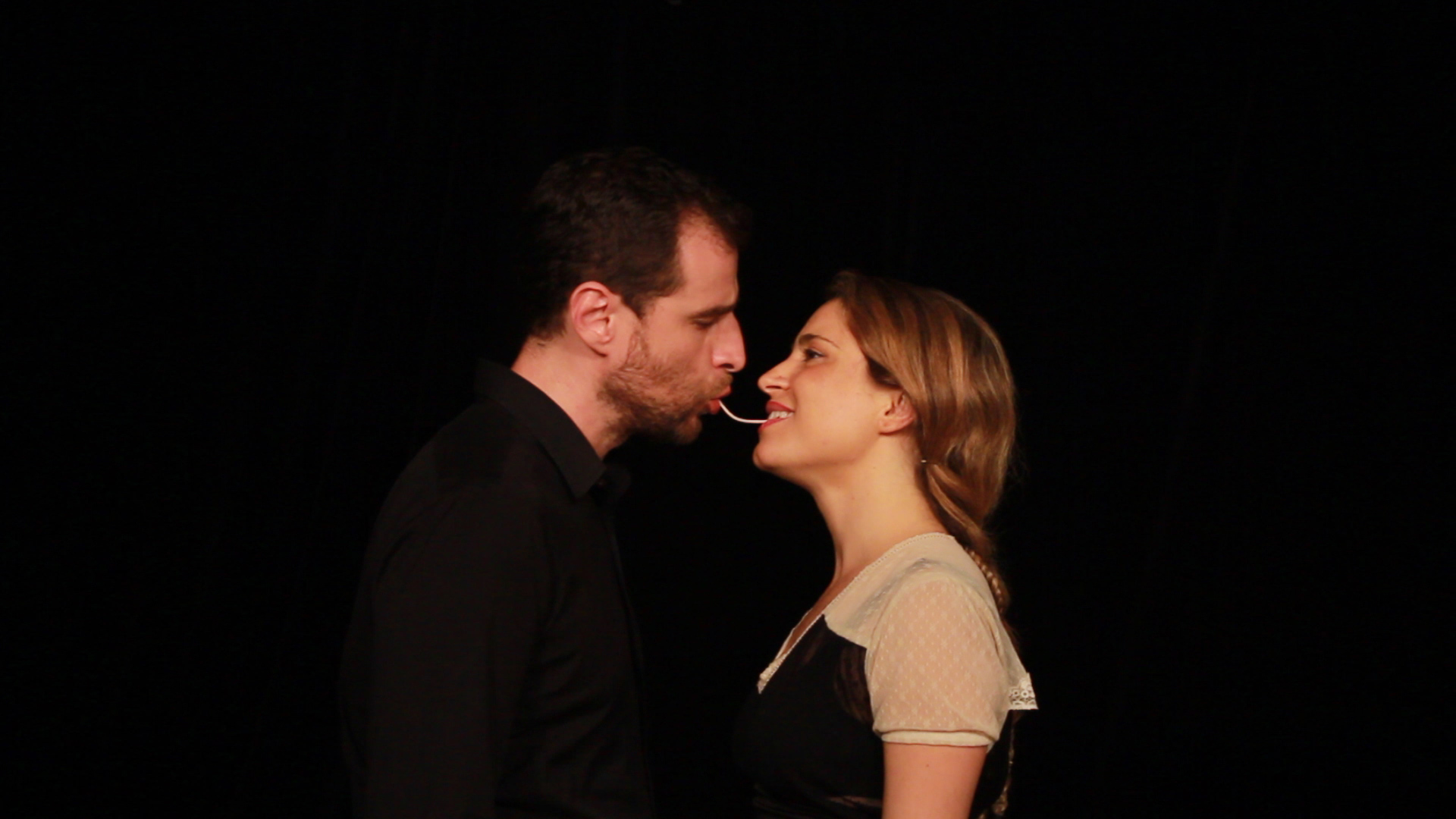 Anna Maria Maiolino, João & Maria [Hansel and Gretel] (2009/2015; video, durata 4:08, con la partecipazione di Sandra Lessa e João Araújo, fotografia di Anna Maria Maiolino e Marianna Zanotti, editing e suono di Anna Maria Maiolino e Mateus Pires). Courtesy the artist and Galleria Raffaella Cortese, Milano
