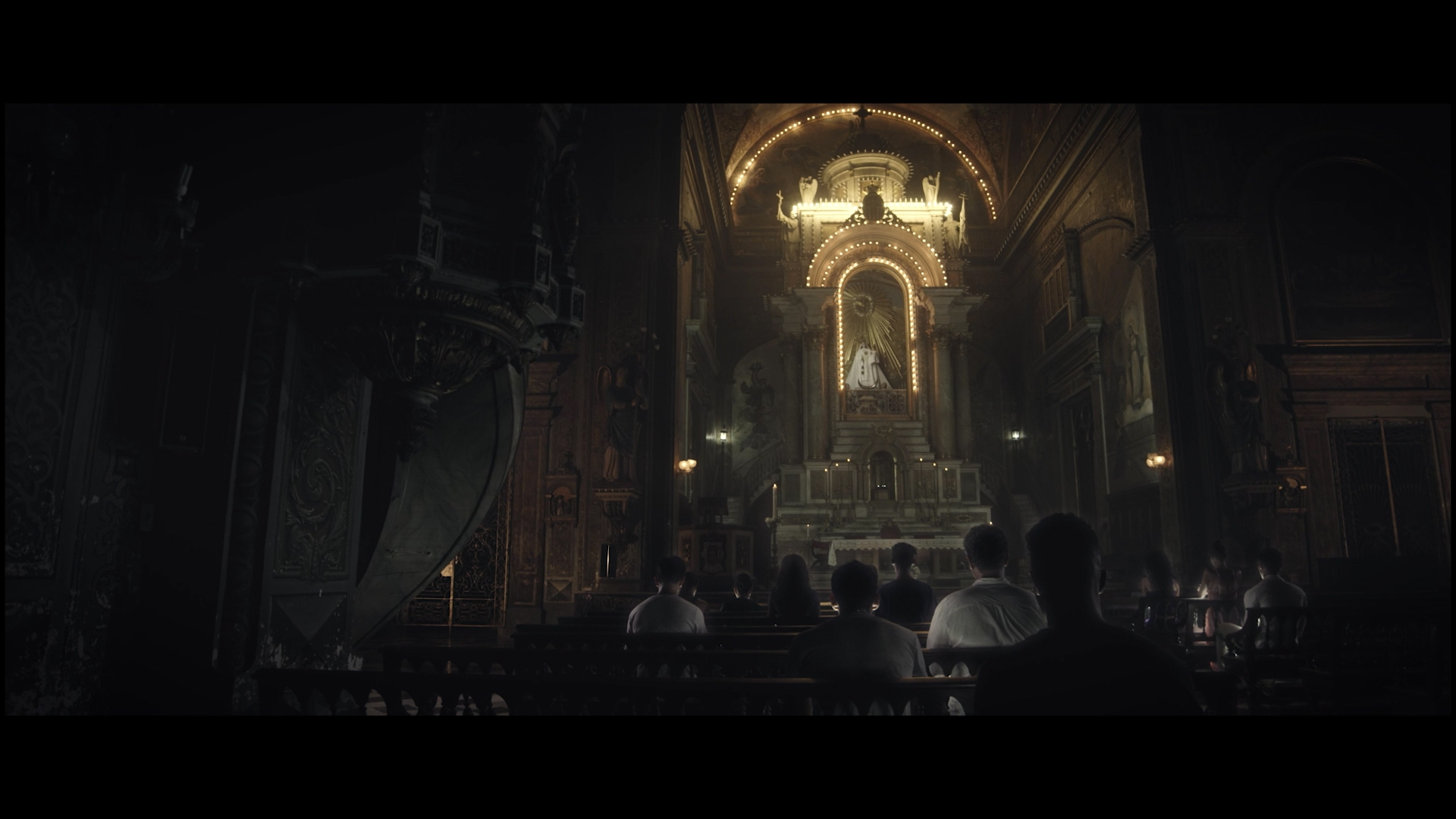 Glenda León, Hablando con Dios / Talking to God, fotogramma (2018; video installazione, durata 5:25). Courtesy the artist
