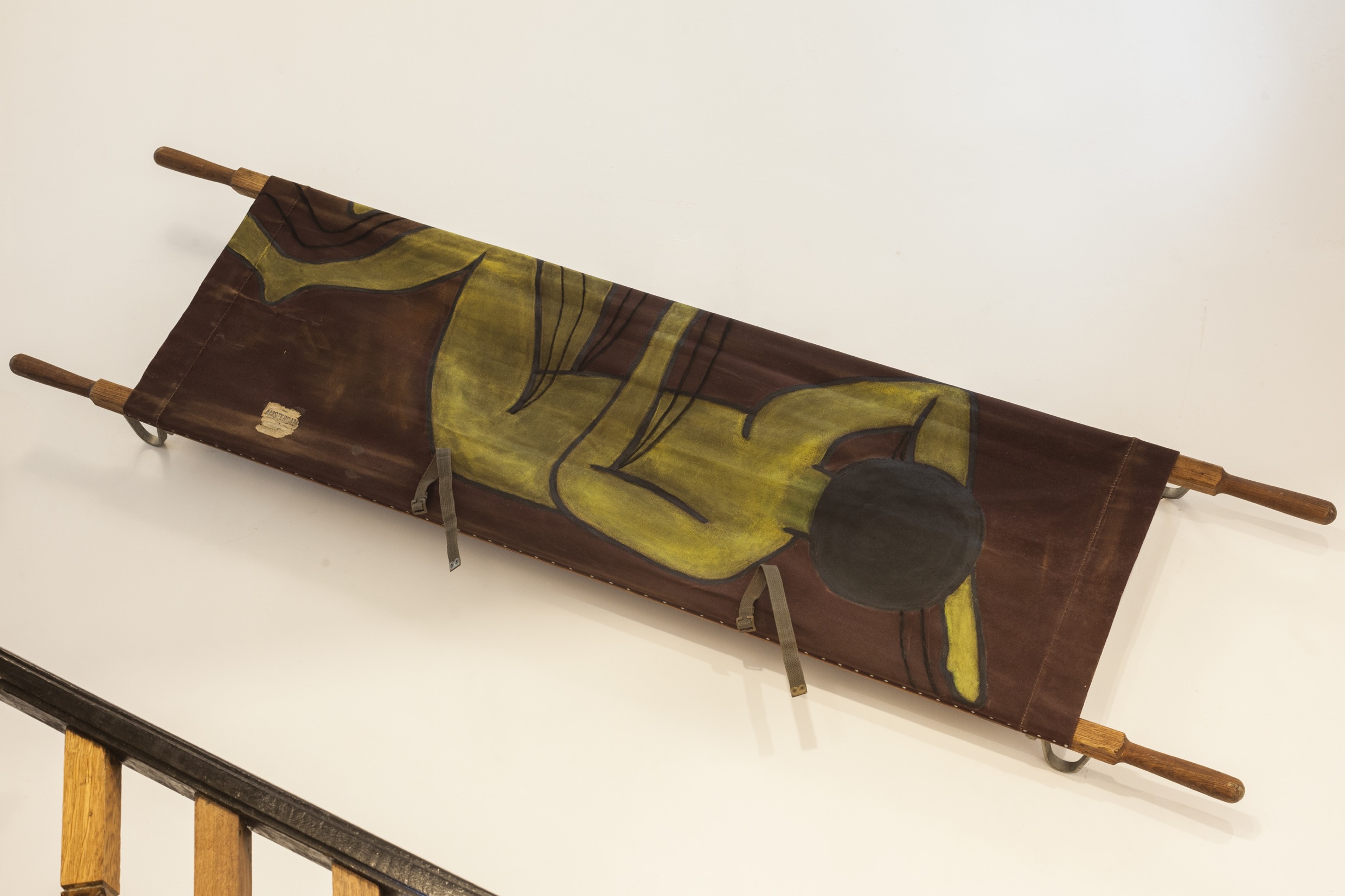 Stefan Sava, The fall (2018; acrilico e carboncino su barella degli anni Trenta, 57 x 230 x 15 cm). Presentato da Ivan Gallery
