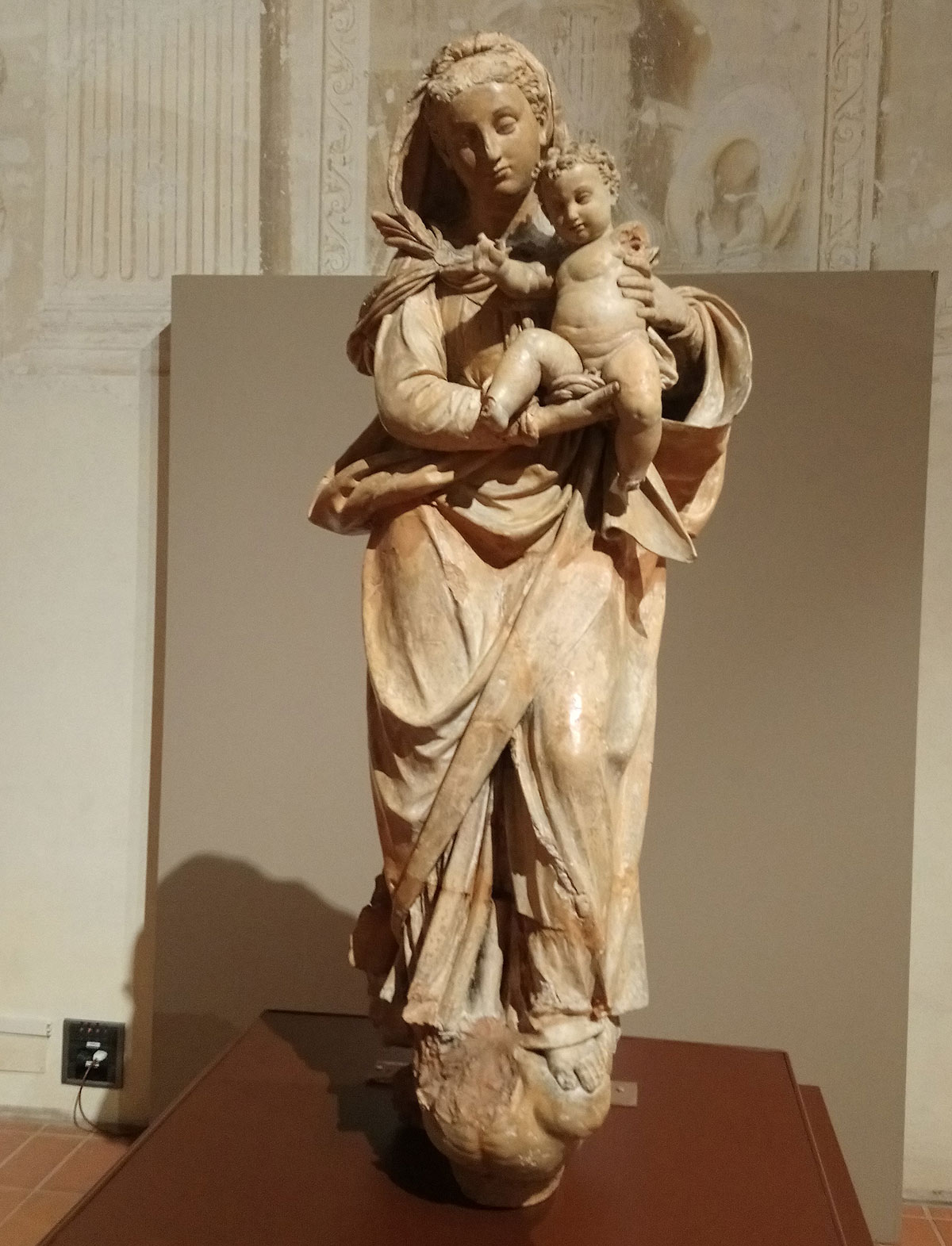 Antonio Begarelli, Madonna col Bambino (1541 circa; terracotta, 142 x 61 x 40 cm; San Benedetto Po, Museo Civico Polironiano)
 Antonio Begarelli, Madonna col Bambino (1541 circa; terracotta, 142 x 61 x 40 cm; San Benedetto Po, Museo Civico Polironiano)