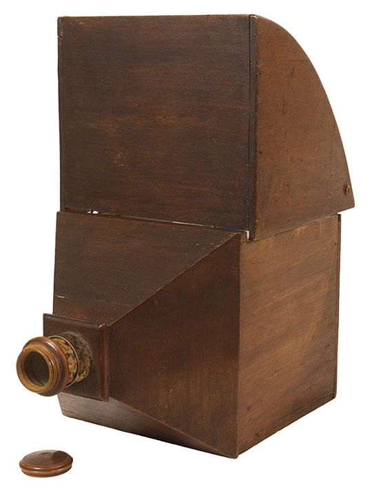 Camera ottica appartenuta al Canaletto (XVIII secolo; legno, vetro e specchio, 38 x 24,2 x 22,5 cm; Venezia, Museo Correr, inv. C1 XXIX, s.n. 30)
 Camera ottica appartenuta al Canaletto (XVIII secolo; legno, vetro e specchio, 38 x 24,2 x 22,5 cm; Venezia, Museo Correr, inv. C1 XXIX, s.n. 30)