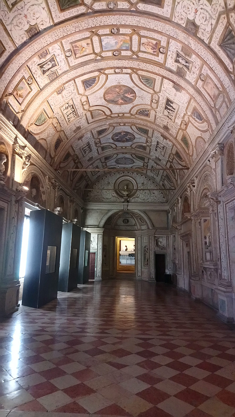 Sala della mostra Con nuova e stravagante maniera. Giulio Romano a Mantova
