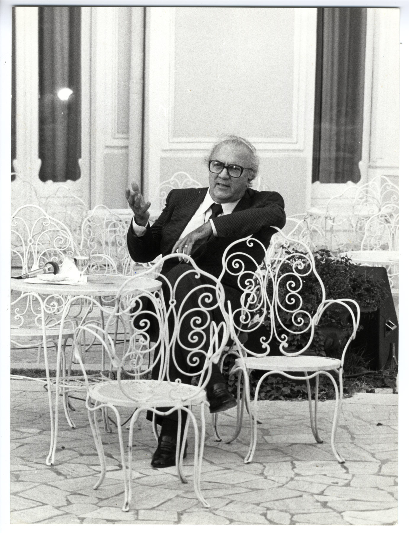 Federico Fellini al Grand Hotel di Rimini nel 1983 (fotografia scattata da Davide Minghini)
 Federico Fellini al Grand Hotel di Rimini nel 1983 (fotografia scattata da Davide Minghini)