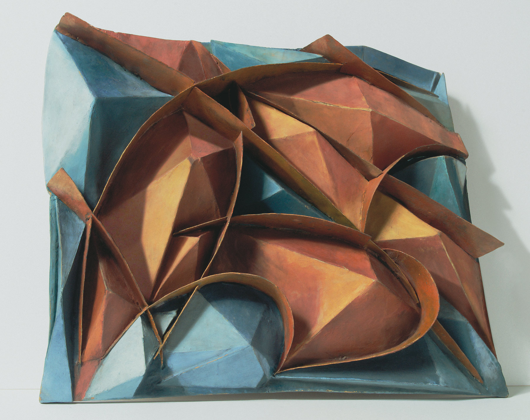 Giacomo Balla, Complesso plastico colorato di frastuono + Velocità (1914 circa; legno, cartone e lamine di stagno colorate ad olio su legno, 52 x 60 x 7 cm; Roma, Collezione privata)
