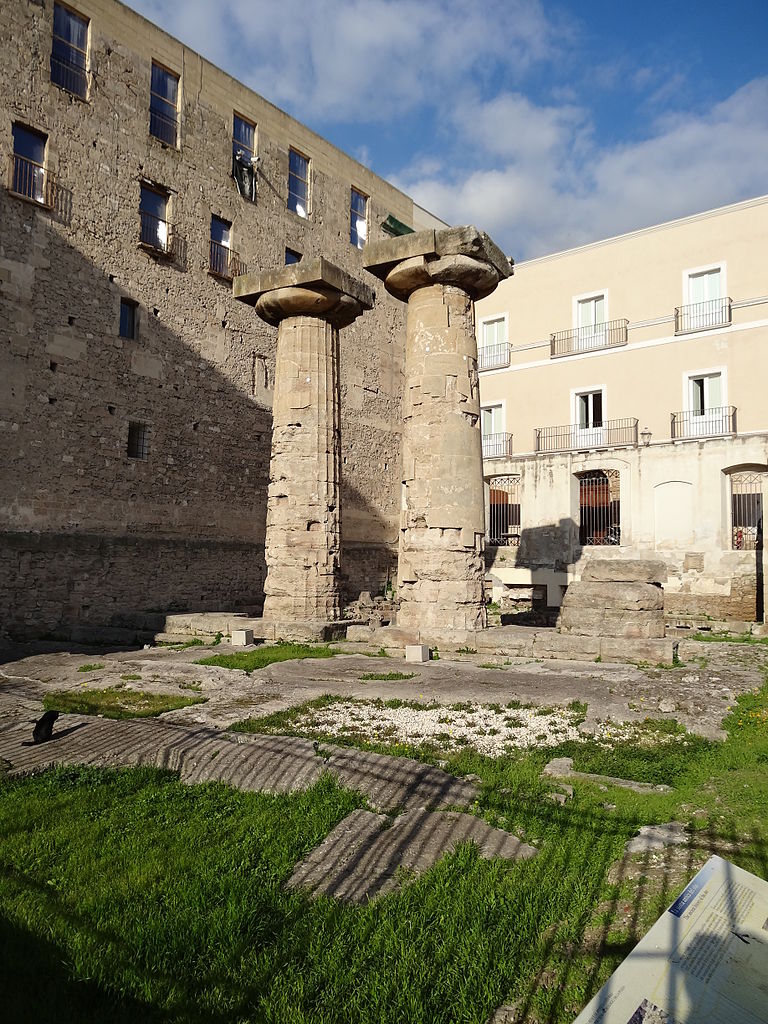 Taranto, le colonne dell'antico Tempio di Poseidone
